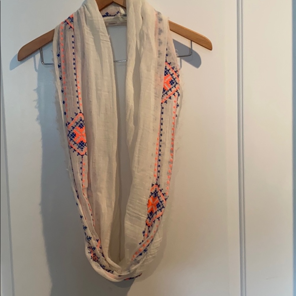 American eagle white infinity scarf w/ embroidery